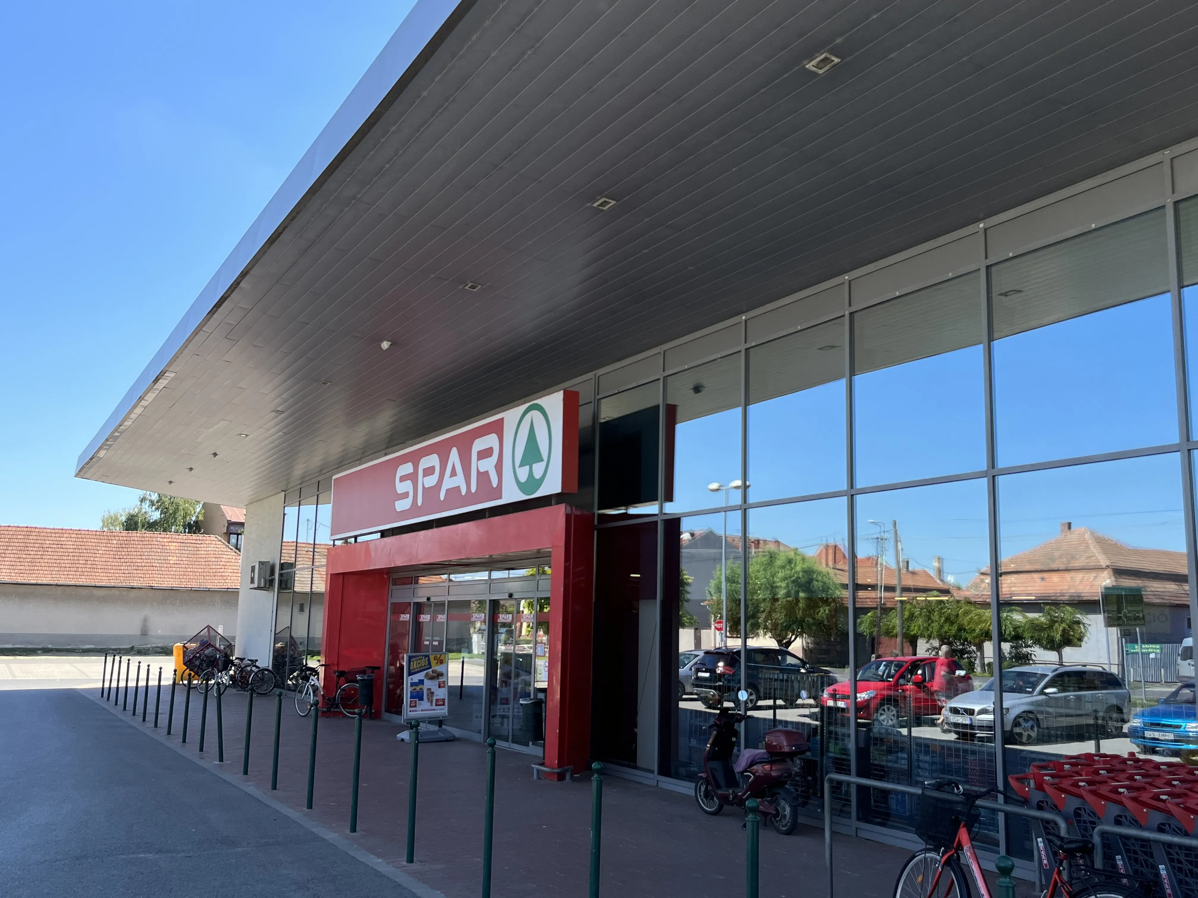 Kecel Spar Homlokzat